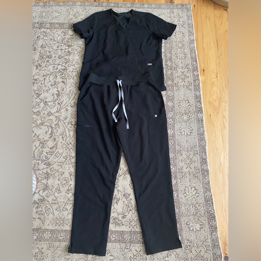 NWOT Figs Black Scrub Set XL